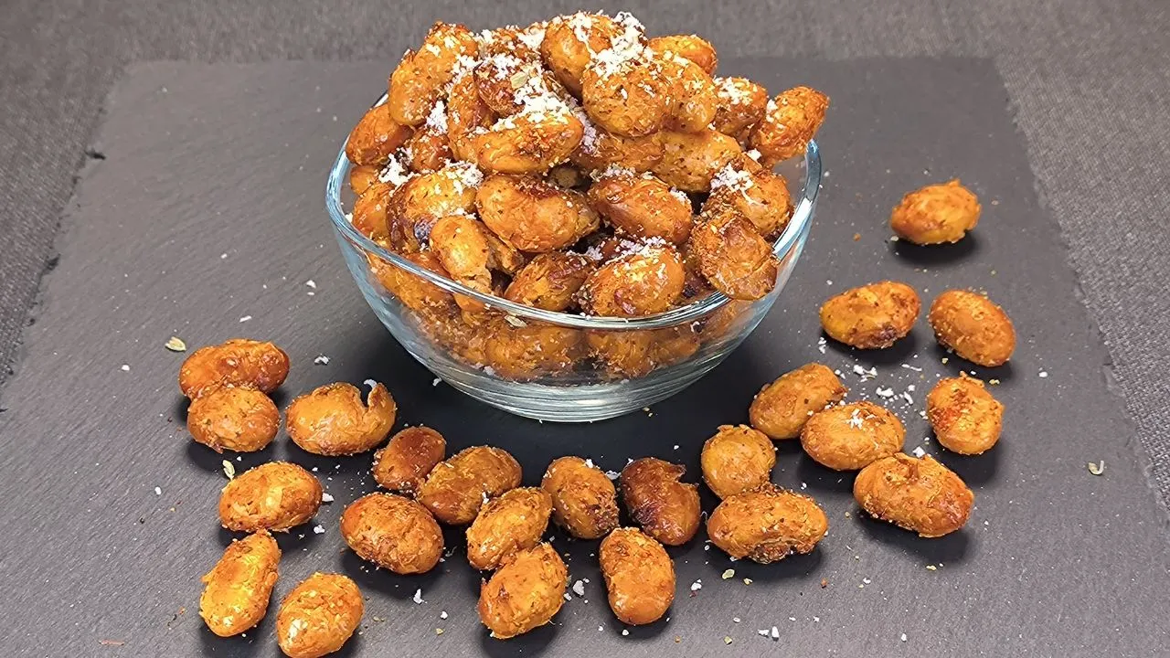 Alubias súper crujientes sabor pizza en freidora de aire. Un snack saludable, crujiente y fácil de hacer en casa. ¡Entra ya!