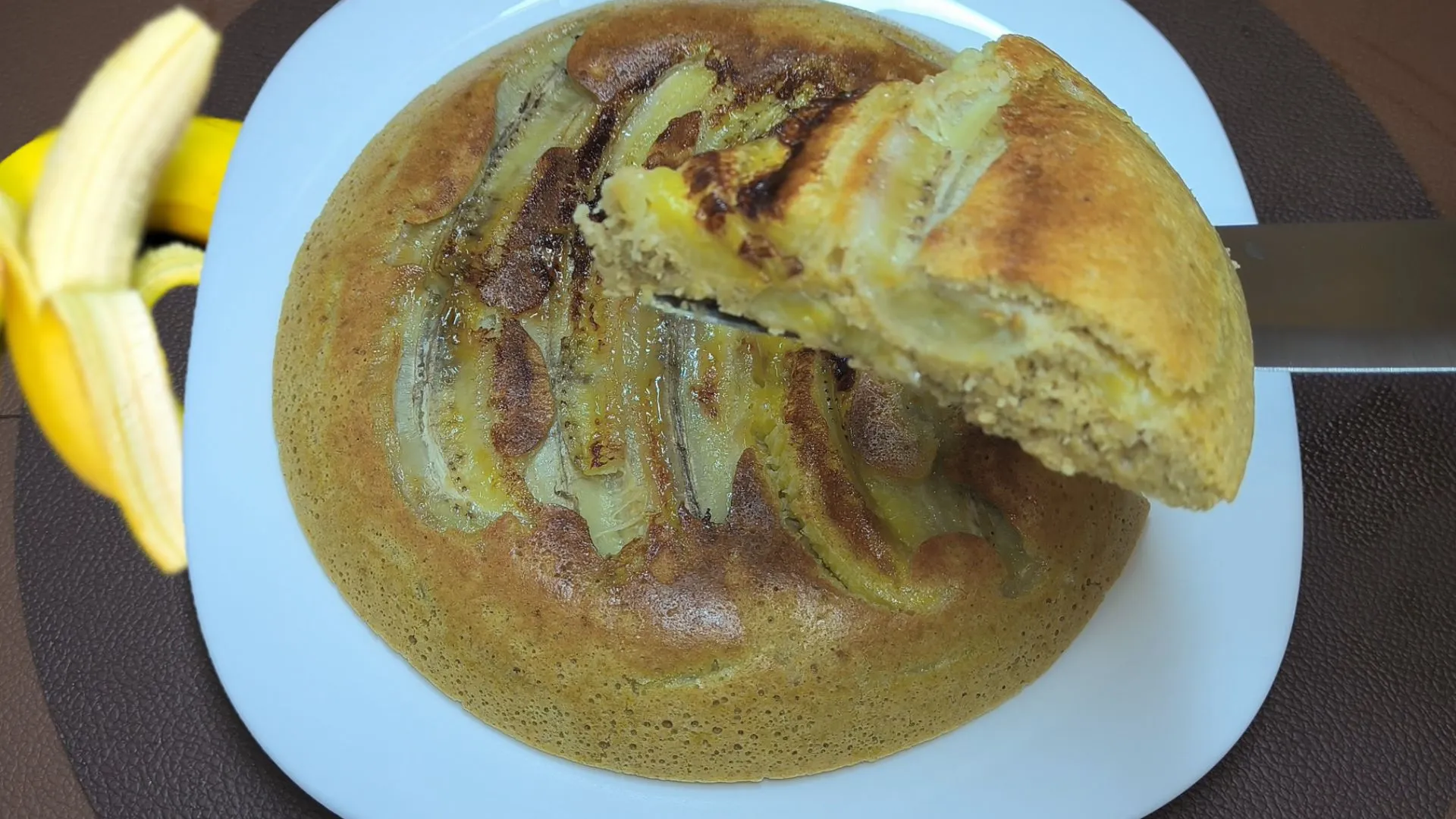 Bizcocho casero de plátano cocinado en sartén, receta de Cocina con Flory