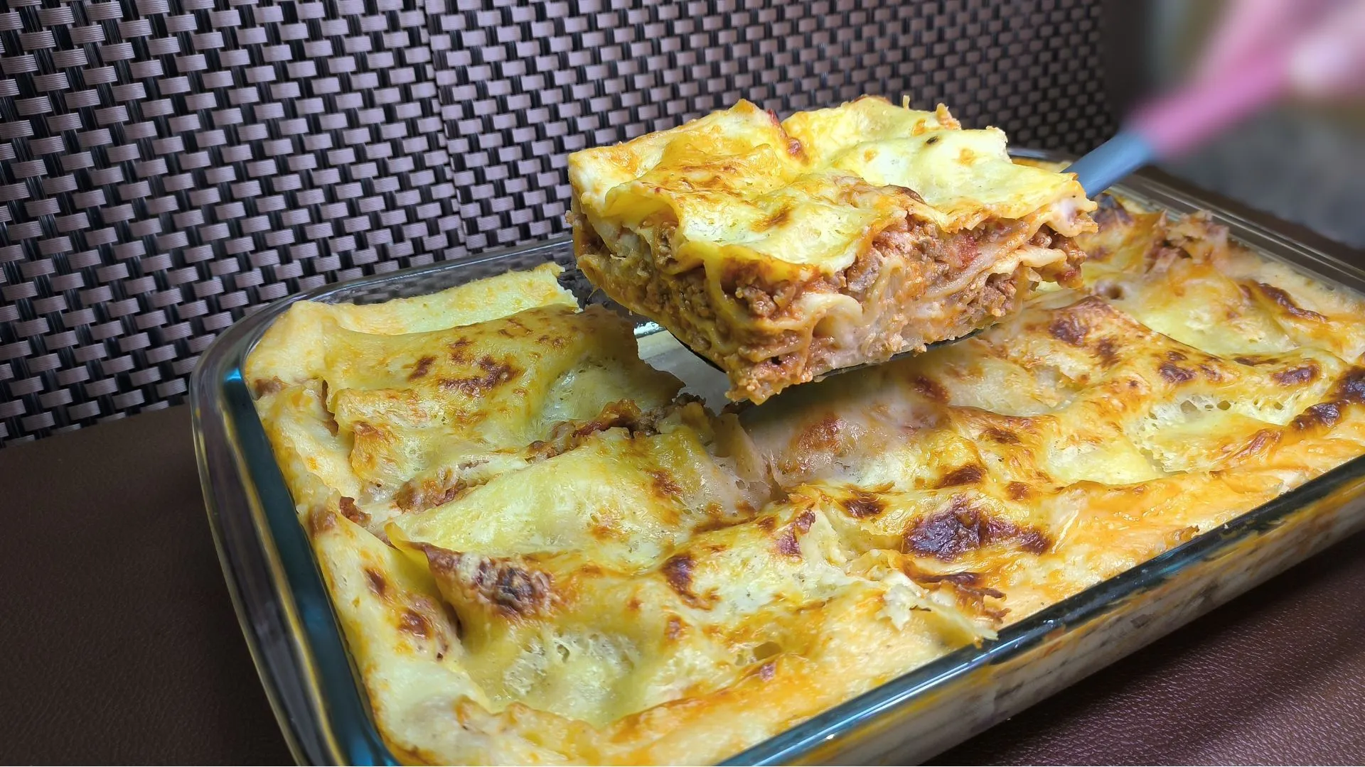 Lasaña casera de carne con queso gratinado, receta de Cocina con Flory