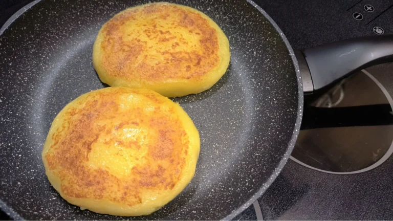 Torta casera de puré de patata rellena de queso fundido, receta de Cocina con Flory