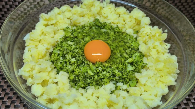 Tortas caseras de brócoli y patata doradas, receta de Cocina con Flory